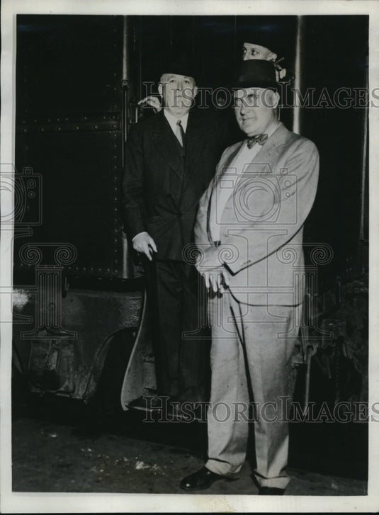 1934 Press Photo John McLaughlin Chicago Politician Being Escorted to Trial