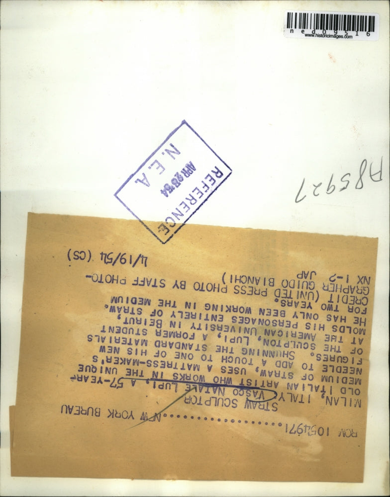 Load image into Gallery viewer, 1954 Media Photo Italian Artist Vasco Natale Lupi Working on Figure
