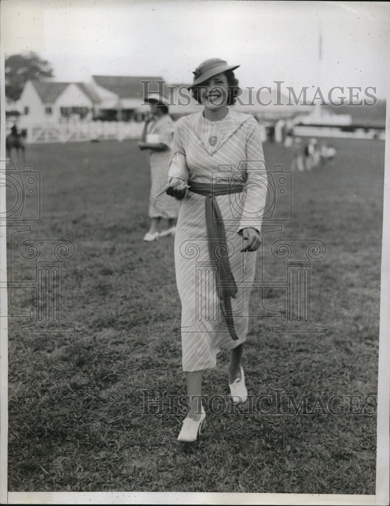 1934 Press Photo Natalie Ann Garvin at Southampton Riding & Hunt Club Horse Show