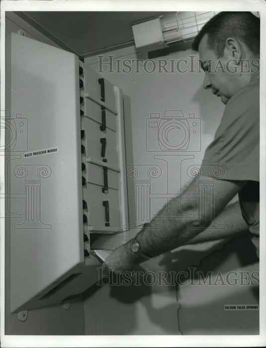 1969 Press Photo Ralph Geiger of the NASA placed a fecal collector bag