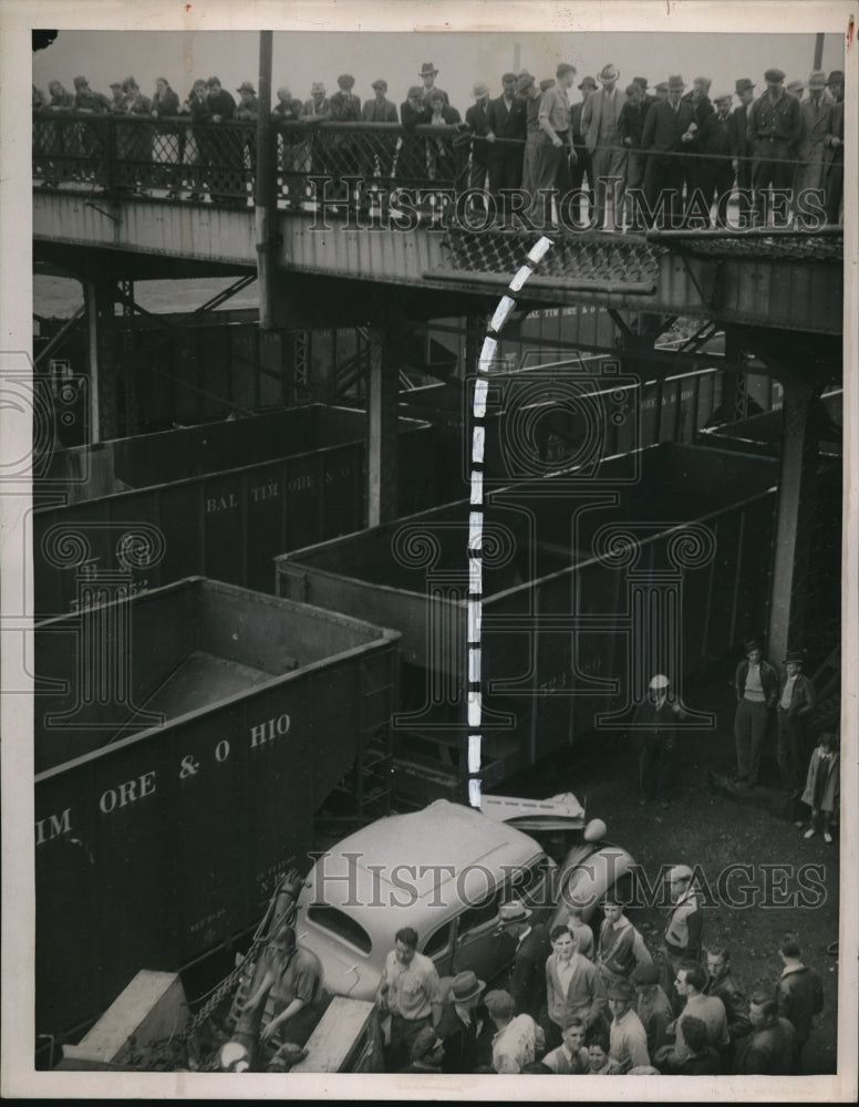 Load image into Gallery viewer, 1938 Press Photo The driver of the wrecked car that jumped off is James Graham
