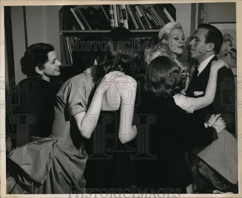 Load image into Gallery viewer, 1952 Press Photo The band leader Elliot Lawrence gets a Leap Year treatment
