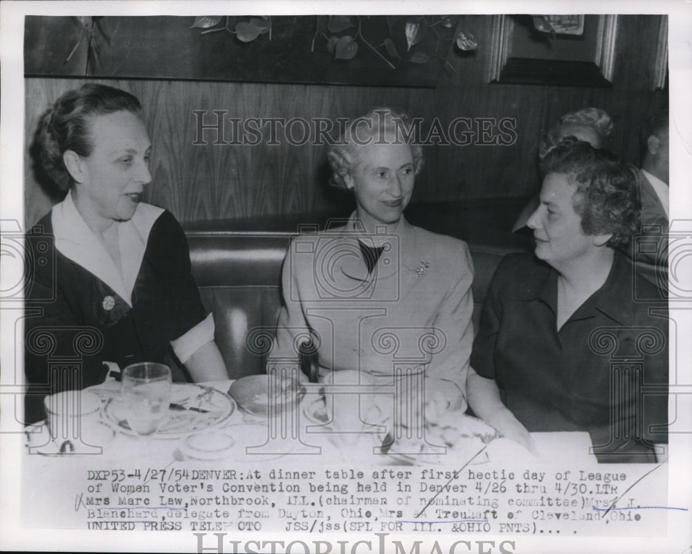 1954 Press Photo League of Women Voter's Convention Dinner in Denver