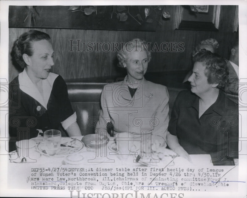 Load image into Gallery viewer, 1954 Press Photo League of Women Voter's Convention Dinner in Denver
