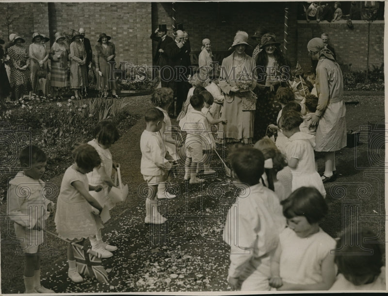 Load image into Gallery viewer, 1931 Press Photo Countess of Harewood Princess Mary opened the Queen's Garden
