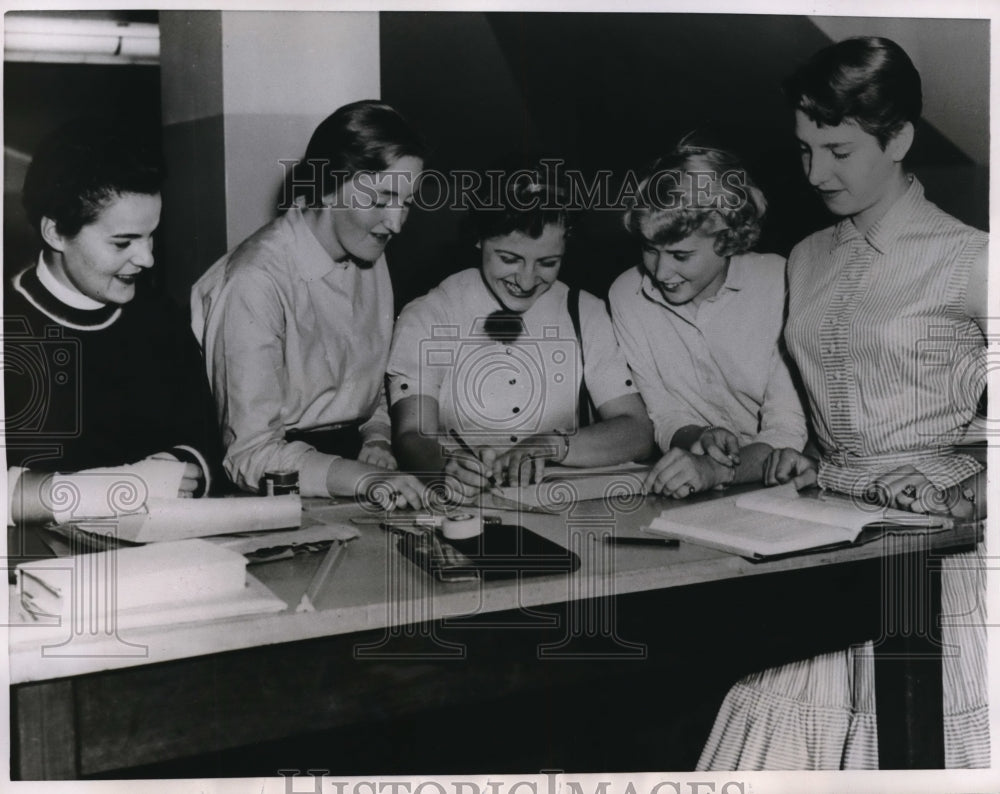 1955 Press Photo Engineering students of University of Vermont