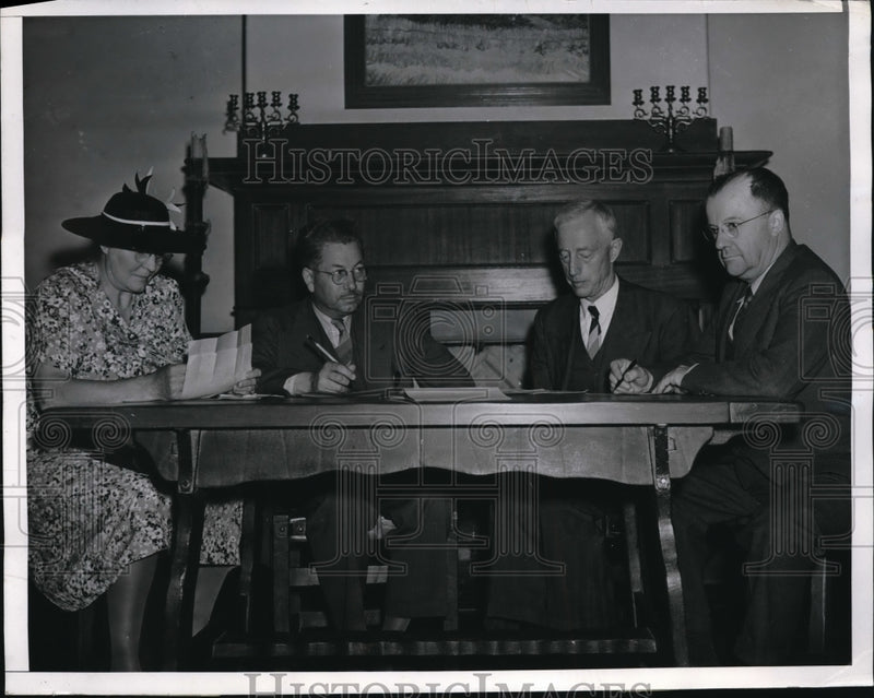Load image into Gallery viewer, 1940 Media Photo Member of South Pasadena Board of Education appointed successor

