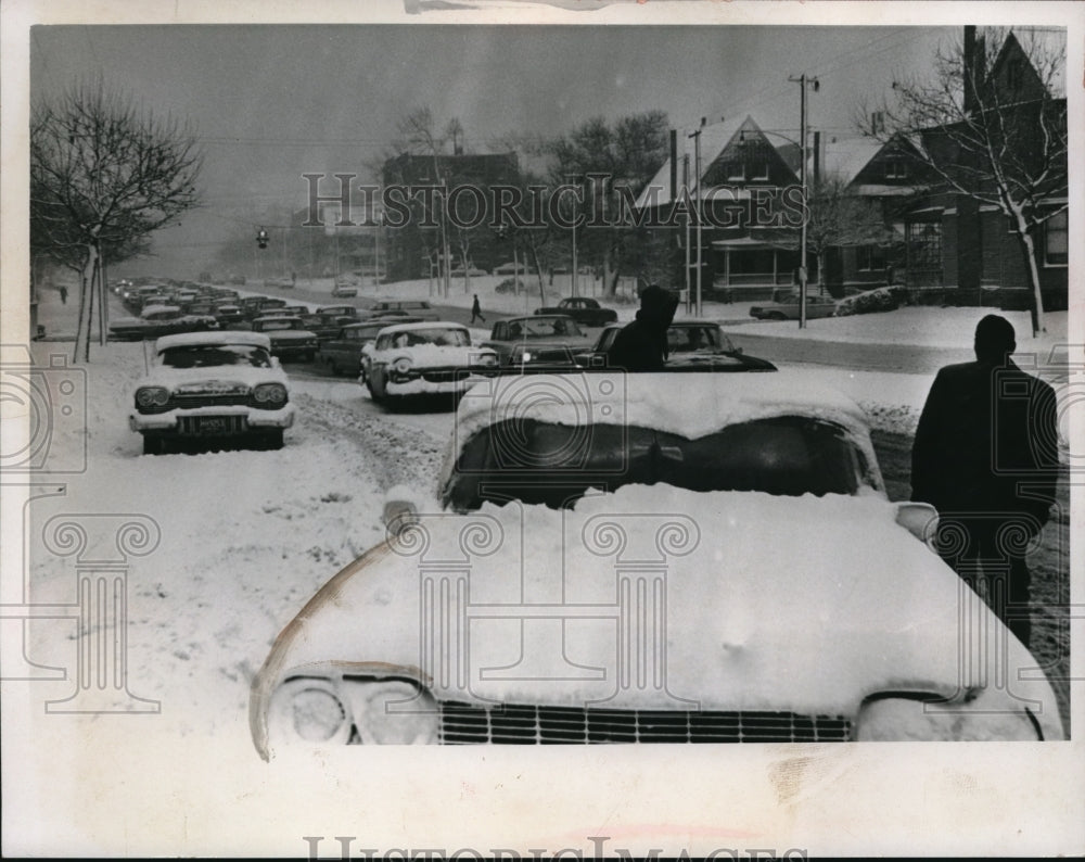 1966 Press Photo Automobiles in Traffic Jam on Ice and Snow Covered Roads