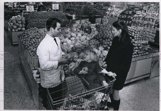 1968 Press Photo Produce Dept Southgate Shop Center Store