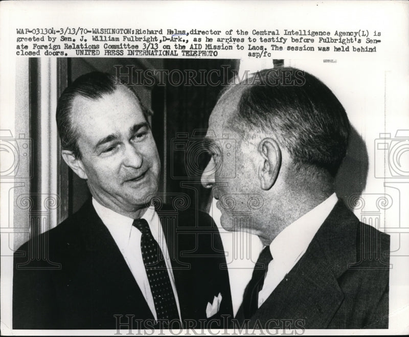 Load image into Gallery viewer, 1970 Press Photo Wash DC Richard Helms CIA director &amp; Sen J Wm Fulbright
