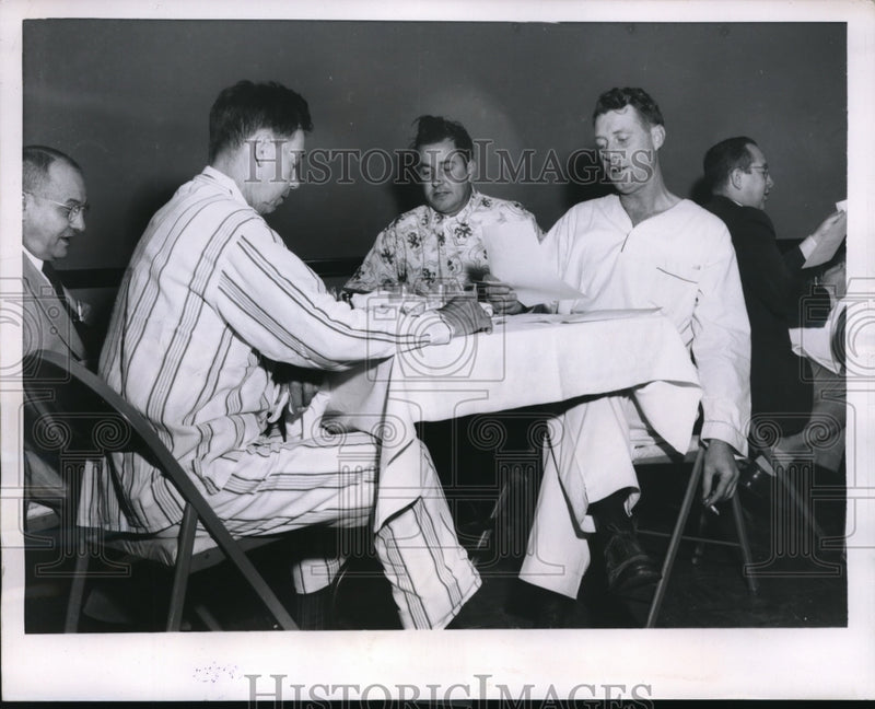 Load image into Gallery viewer, 1954 Press Photo W Redd Bill Moore F Kronkright Chamber of Commerce Party Kansas
