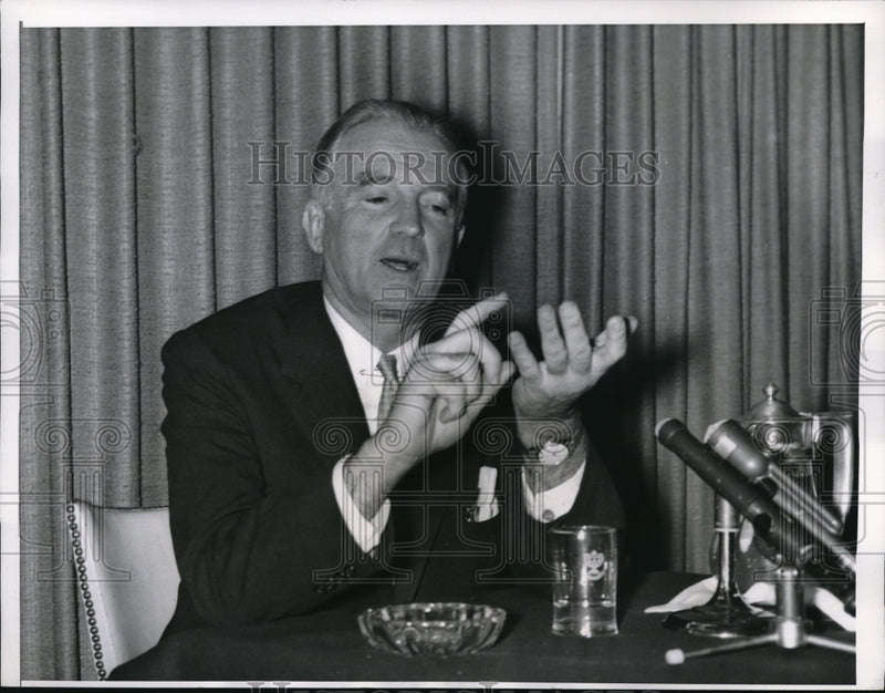 Load image into Gallery viewer, 1960 Press Photo Chicago Senator Stuart Symington of Mo at conference
