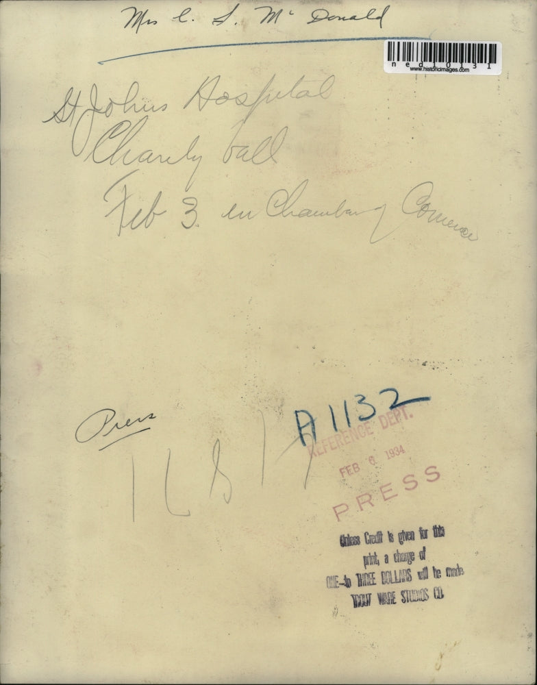 1934 Press Photo Mrs L A McDOnald at St Johns Charity Ball in Chauchbery Commons