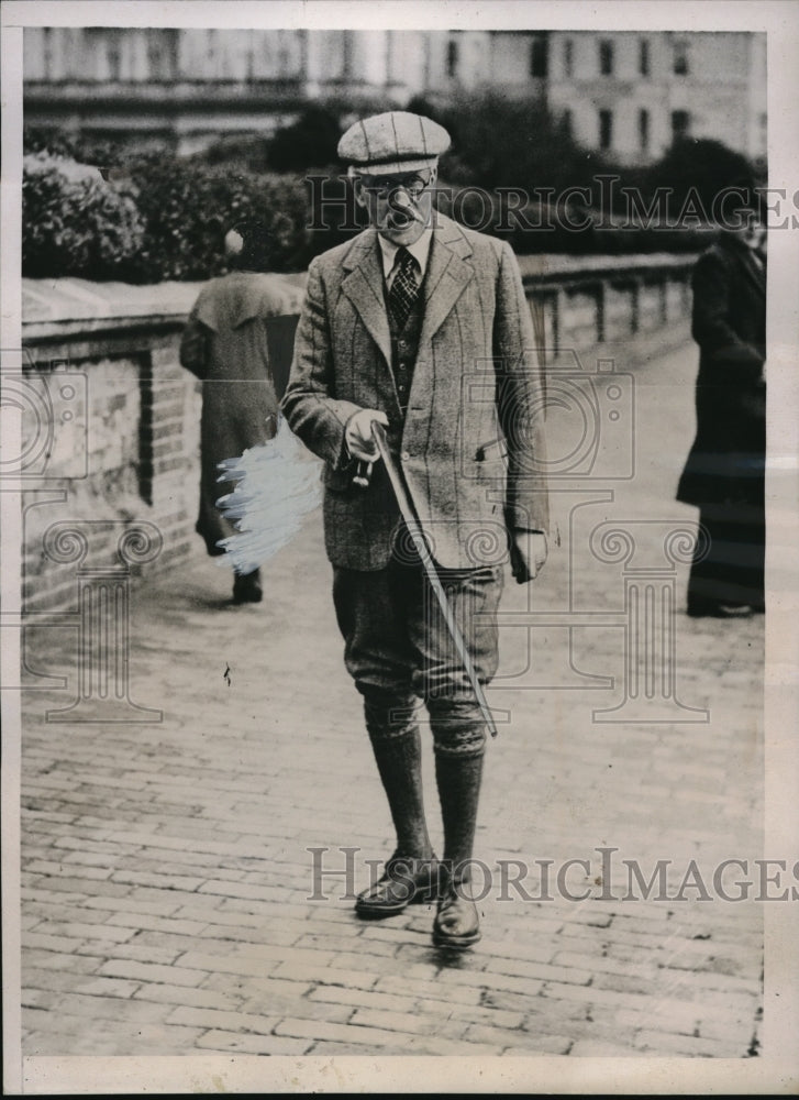 1935 Press Photo Prime Minister Ramsay MacDonald walking in Eastbourne England