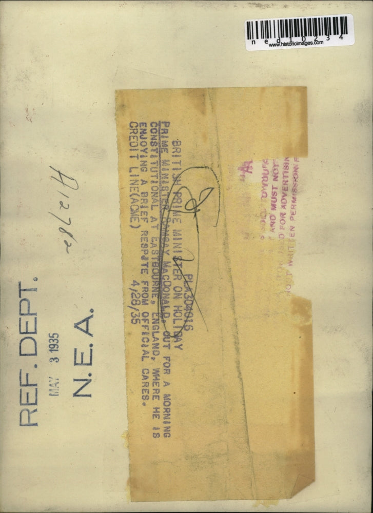 1935 Press Photo Prime Minister Ramsay MacDonald walking in Eastbourne England