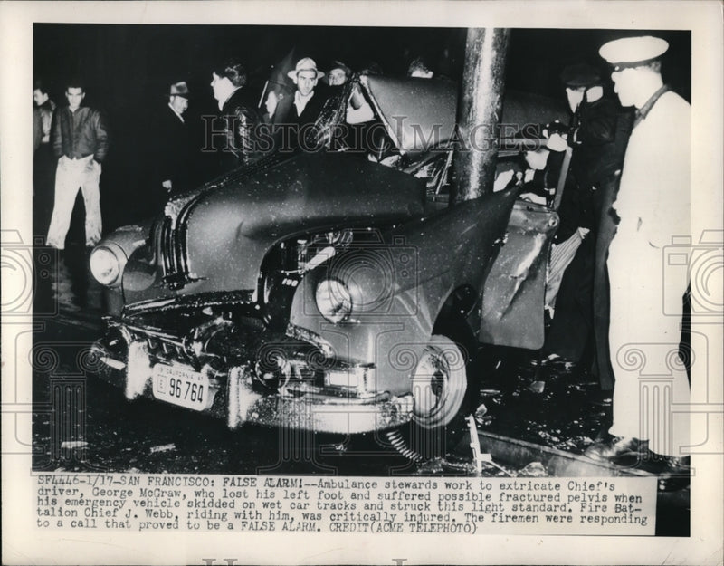Load image into Gallery viewer, 1950 Press Photo Ambulance Stewards Work To Extricate George McGraw
