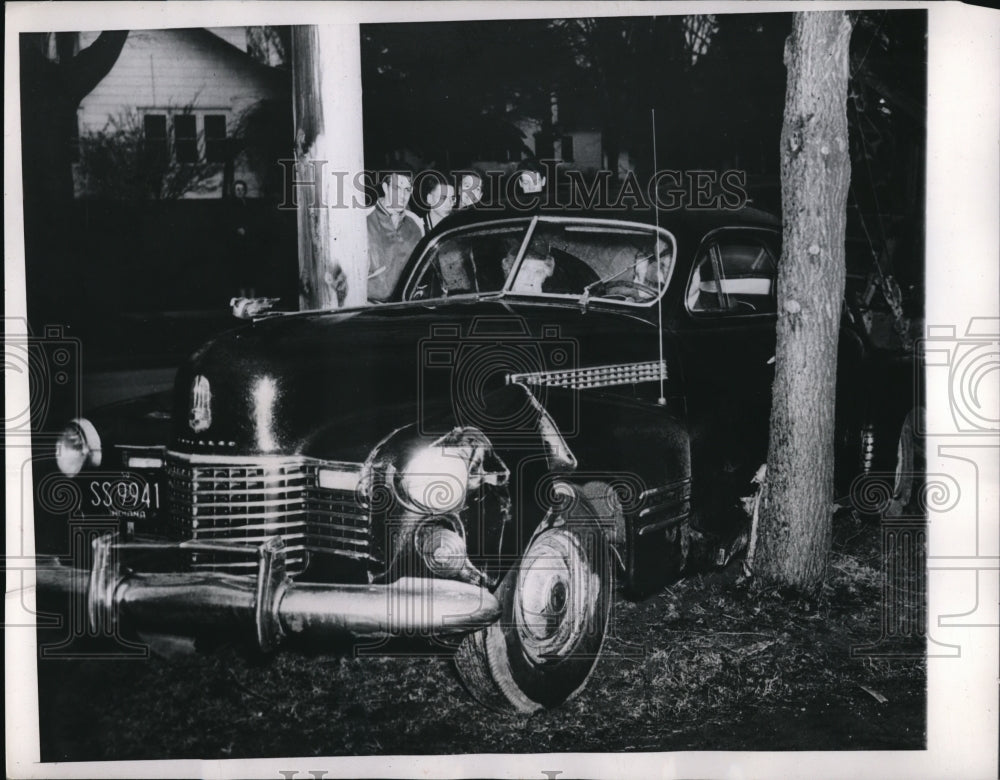1950 Press Photo Frederick Gruet And Two Others Trapped Between Tree And Pole