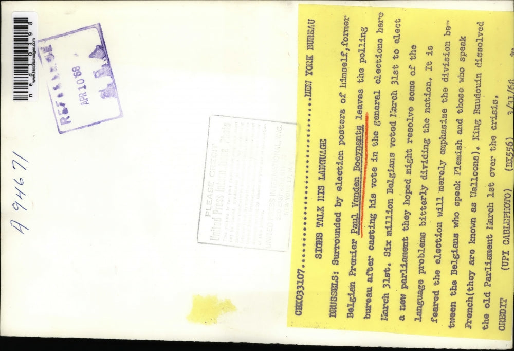 1968 Press Photo Ex-Belgian Premier Paul Vanden Boeynants leaves polling bureau