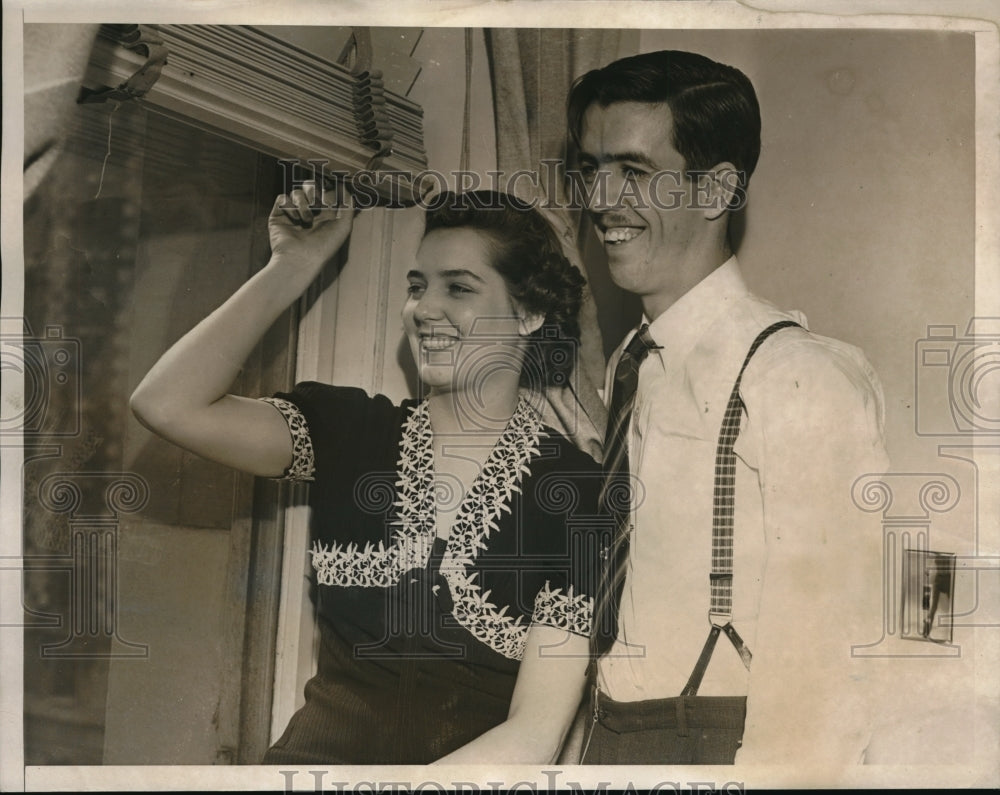 1940 Media Photo Mr & Mrs Thomas Phelps Honeymooning King & Queen in New York