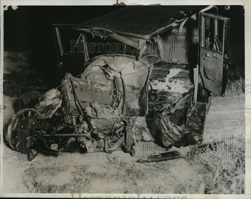 Load image into Gallery viewer, 1933 Media Photo A bus hits an auto where three died and six were injured
