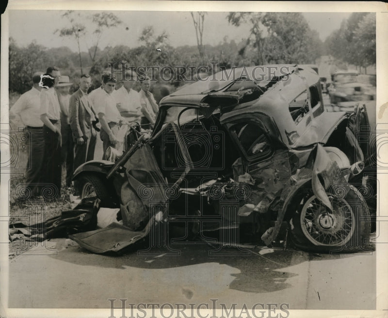 Load image into Gallery viewer, 1932 Media Photo Privates H. W. Clark and Knepper died after their car collided
