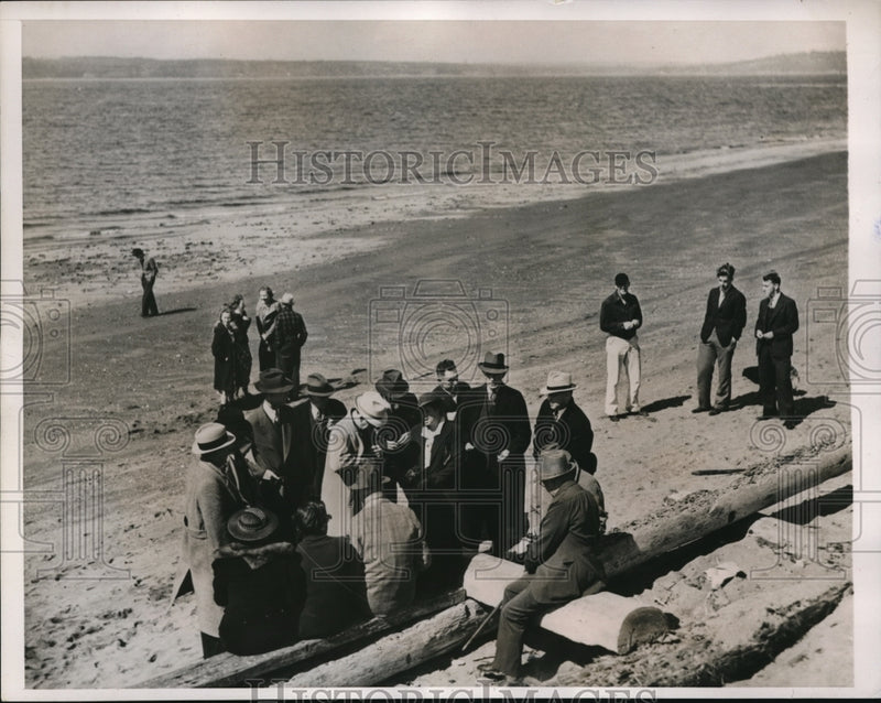 Load image into Gallery viewer, 1938 Media Photo Disconsolate Over Killing Girl, Youth Walks Alone
