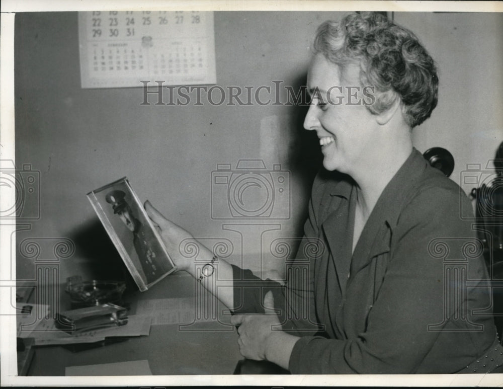 1942 Media Photo Mrs. Wilma Mann is the wife of Sgt. Dorrance Mann