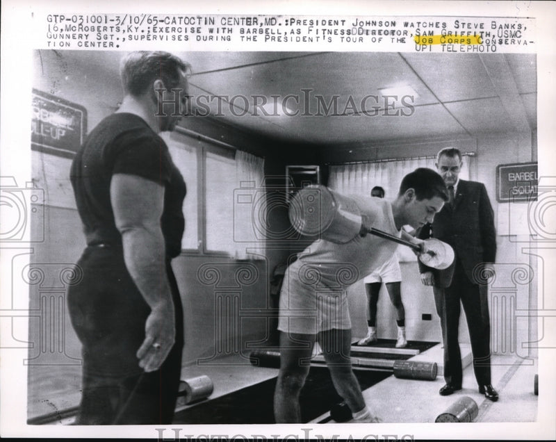 Load image into Gallery viewer, 1965 Media Photo Catoctin Center Md President Johnson watches Steve Banks
