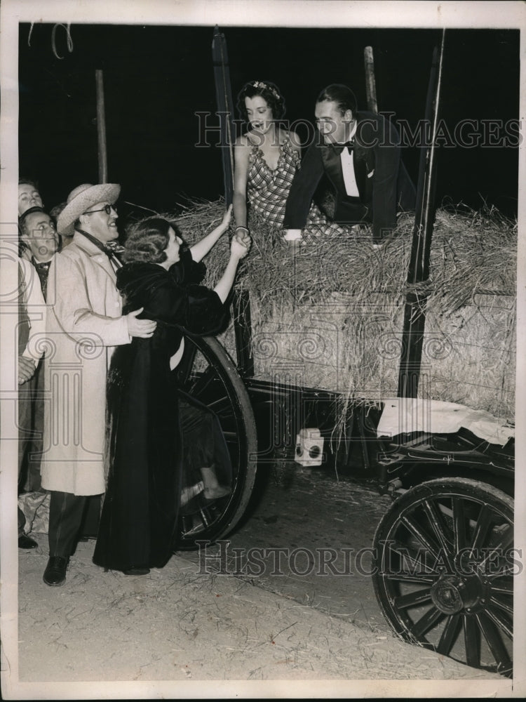 Load image into Gallery viewer, 1936 Media Photo Miss Joan Williamson, George Palmer &amp; Mr&amp; Mrs Langham
