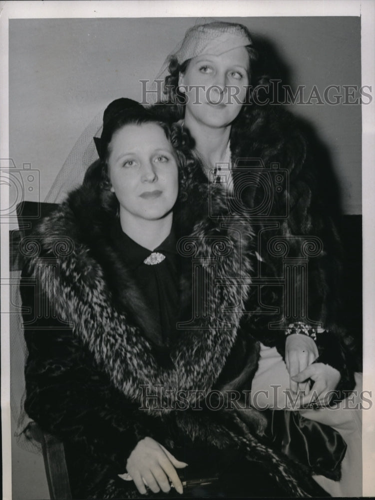 Load image into Gallery viewer, 1937 Media Photo Mrs Meredith Howard Erskine &amp; twin Virginia Wirthimer
