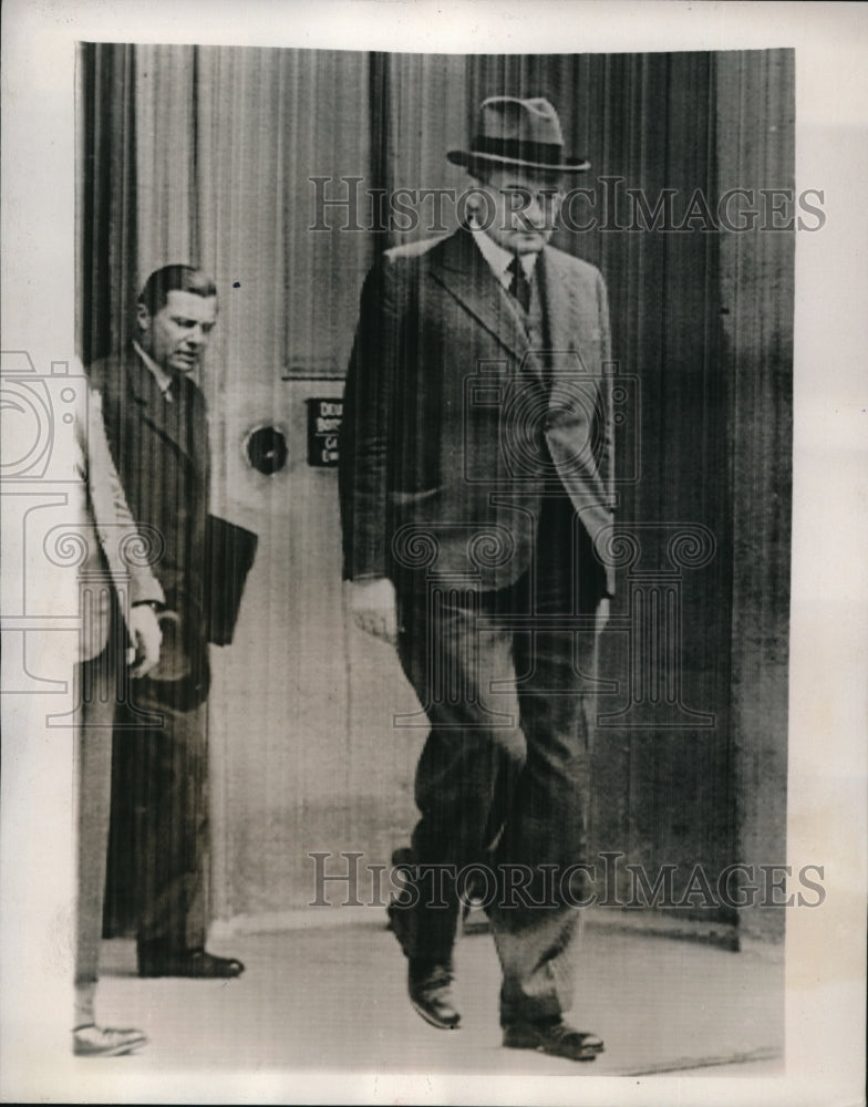 1939 Media Photo London Dr Korot of Germany evacuates his Embassy