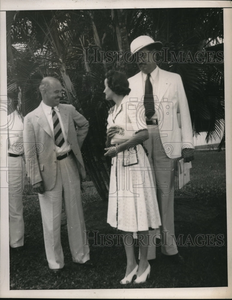 Load image into Gallery viewer, 1940 Media Photo Standard Oil refinery at Palembang Mr Lloyd Elliot &amp; wife
