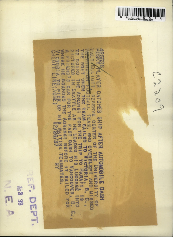 1937 Media Photo Walt Elliott of Univ of Wash football heads to game by car