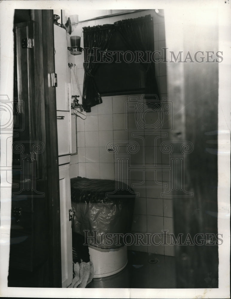 1937 Media Photo New Marshall land yacht interior of the bathroom