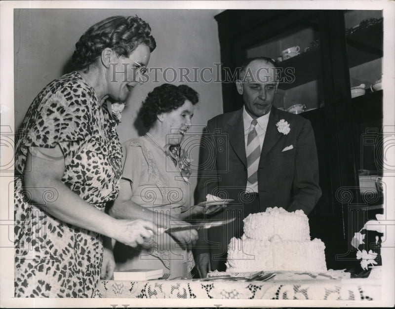 Load image into Gallery viewer, 1949 Media Photo Springfield Ill Mr &amp; Mrs Clifford English &amp; Mrs Nowarski
