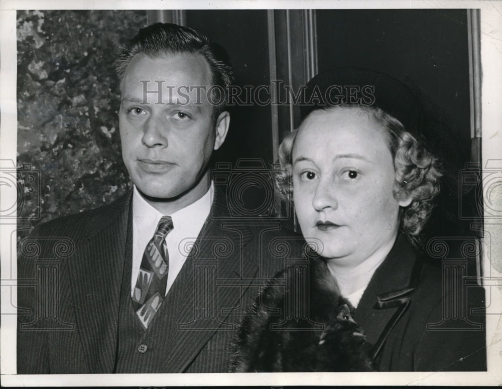 1944 Media Photo St Louis Mo Presley Anheuser & wife at court for draft evasion