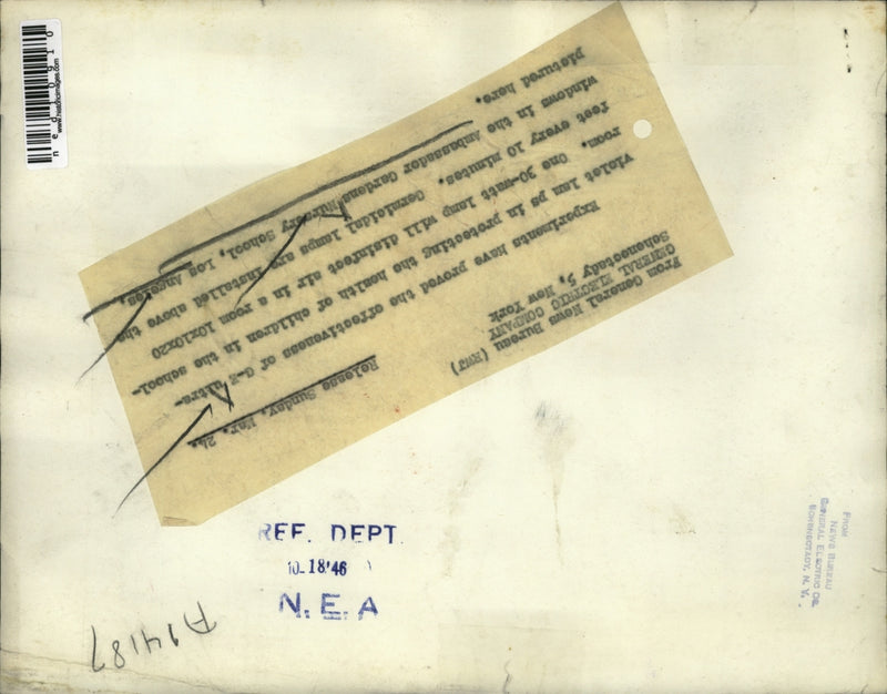 Load image into Gallery viewer, 1946 Media Photo Amb CGardens school in LA Calif with GE ultraviolet lamps
