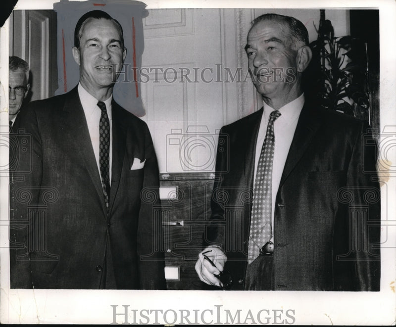 Load image into Gallery viewer, 1966 Press Photo Richard Helms J William Fulbright Central Intelligence Agency
