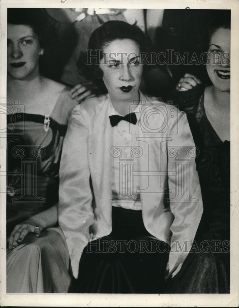 1938 Media Photo Miss Phyllis Dreedy with her bow tie and coat