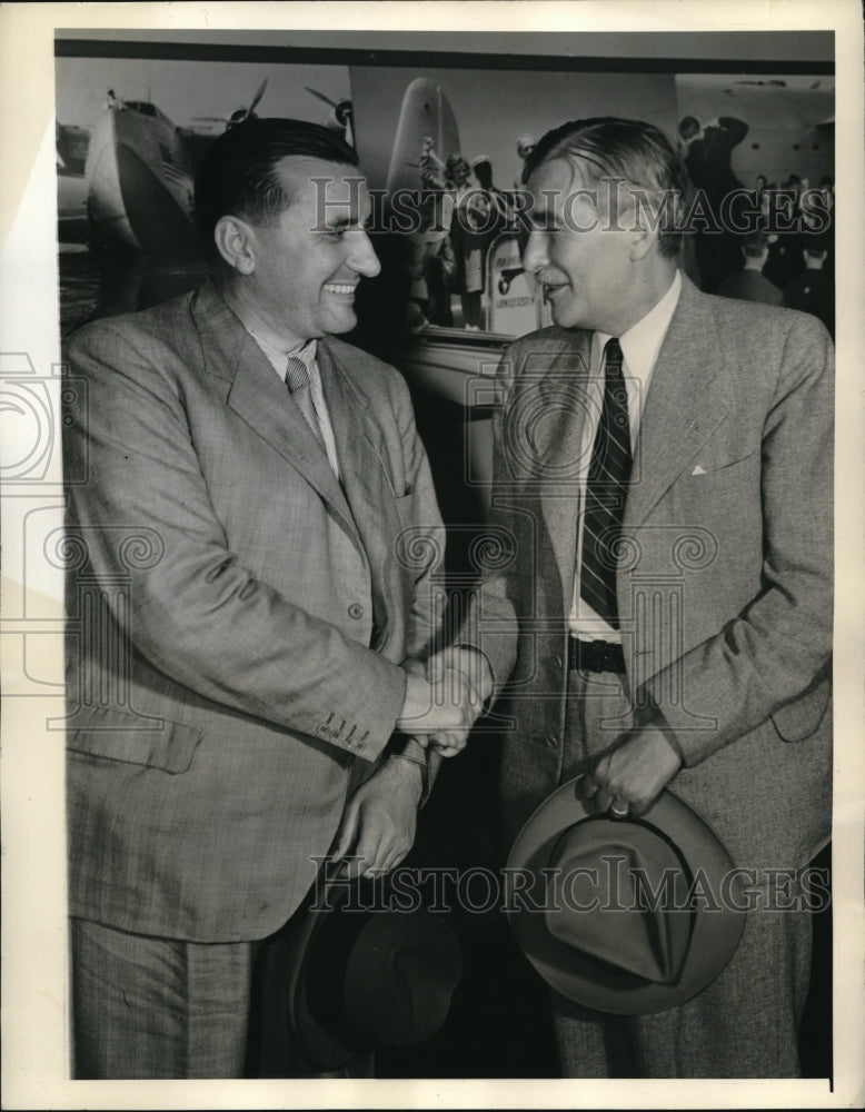 Load image into Gallery viewer, 1941 Press Photo Minister for Czechoslovakian Jan Lichnea &amp; Col Hurran
