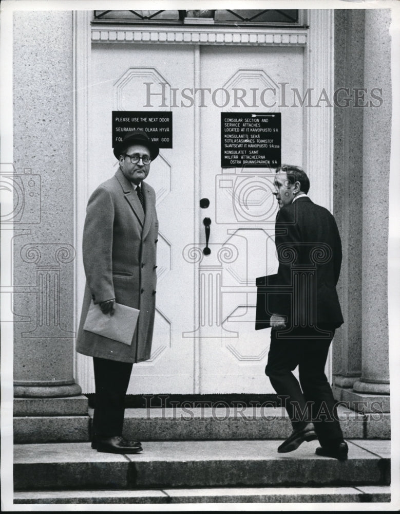 Load image into Gallery viewer, 1969 Media Photo US Arms Agency director Gerard Smith outside US Embassy

