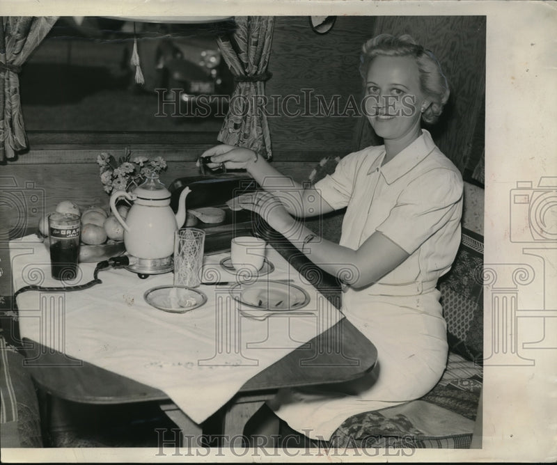 Load image into Gallery viewer, 1939 Media Photo Sheboygan Wisconsin Beatrice Beyer Tin Can Tourists Convention
