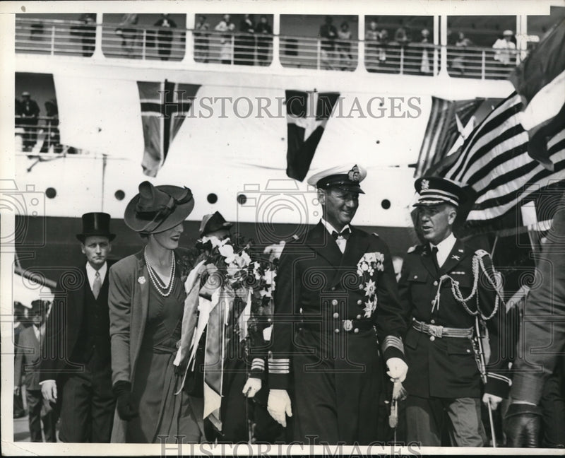 Load image into Gallery viewer, 1939 Media Photo Col Bernard Peyton and Prince Frederick with Princess Ingrid
