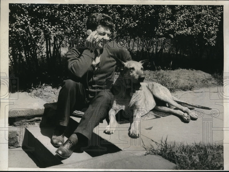 Load image into Gallery viewer, 1932 Media Photo Frank Kerk with the dog Frederick the Great
