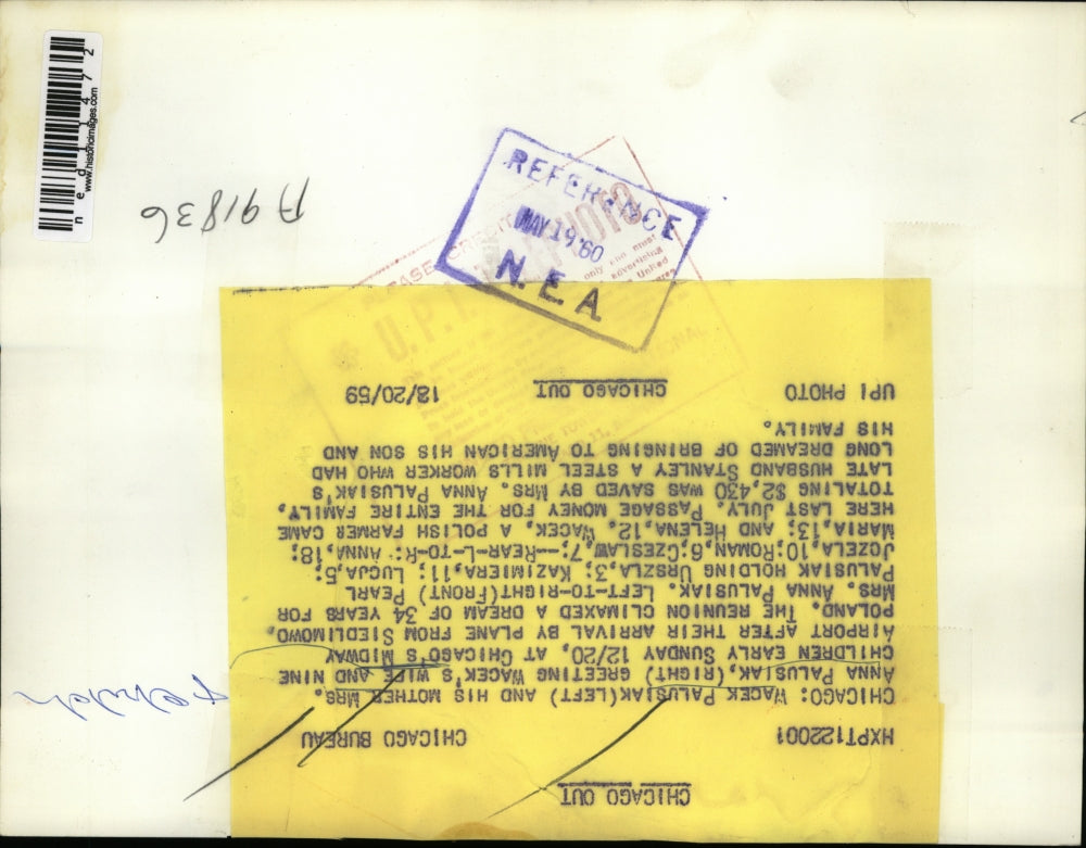 1960 Press Photo Wacek Palusiak and Mrs Anna Palusiak reunited with family