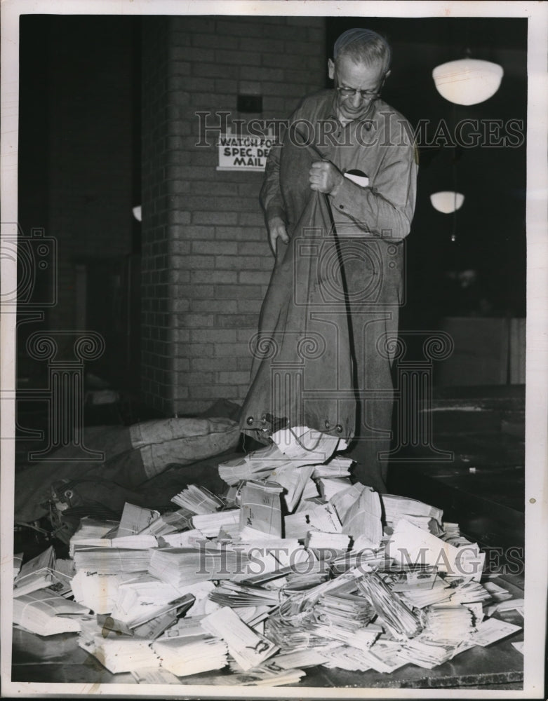 Load image into Gallery viewer, 1952 Media Photo Art McCaully with piles of post letters
