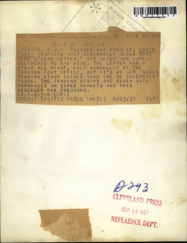 Load image into Gallery viewer, 1957 Media Photo Louis Tonti letter with S&amp;H green trading stamp
