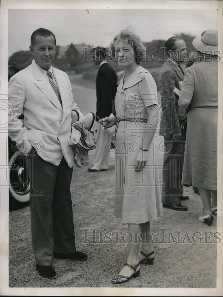 1937 Press Photo Howard Maxwell and Mrs. Alexandre of New York at Bailey's Beach
