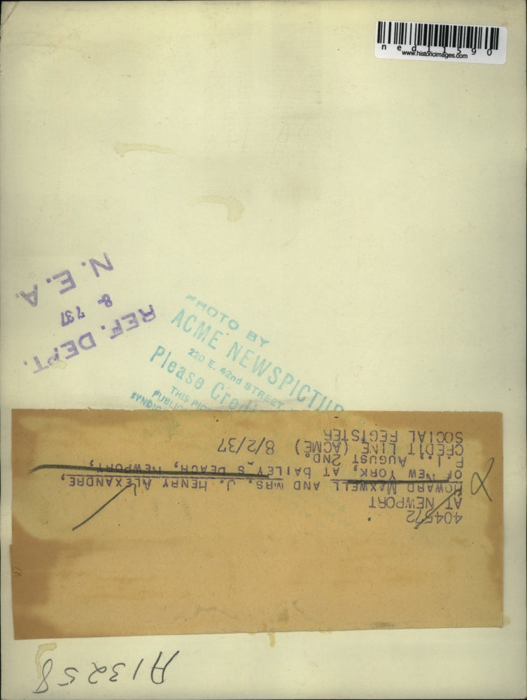 1937 Press Photo Howard Maxwell and Mrs. Alexandre of New York at Bailey's Beach