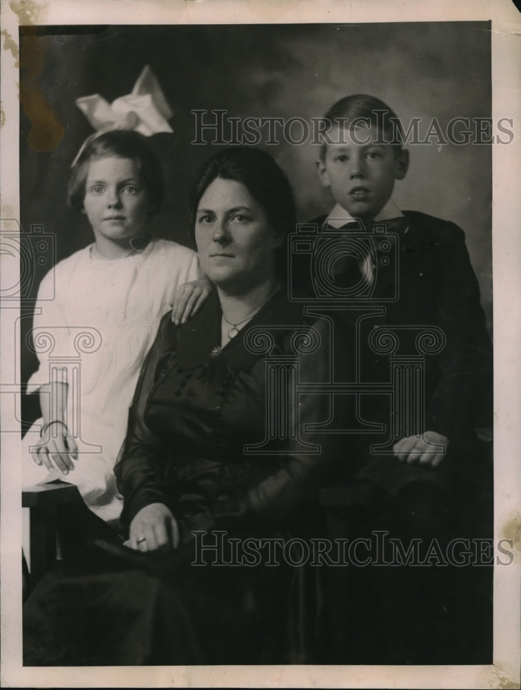 1921 Media Photo Mrs Pearl Vernoy & children abandoned by husband - ned11601